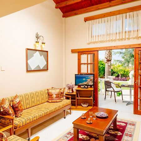 Almond Holiday Village Кіренія Екстер'єр фото